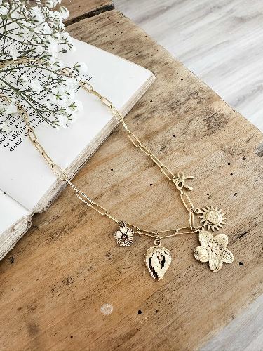 Collier breloques fleurs
