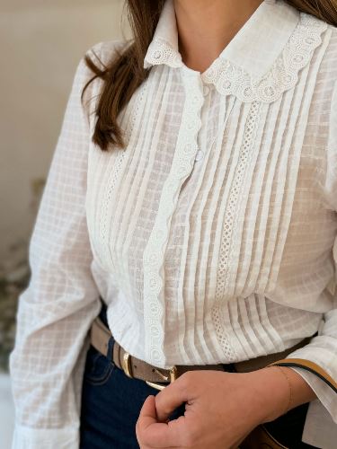 Chemise blanche à broderie