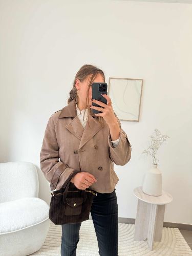 Trench court taupe suedine et simili