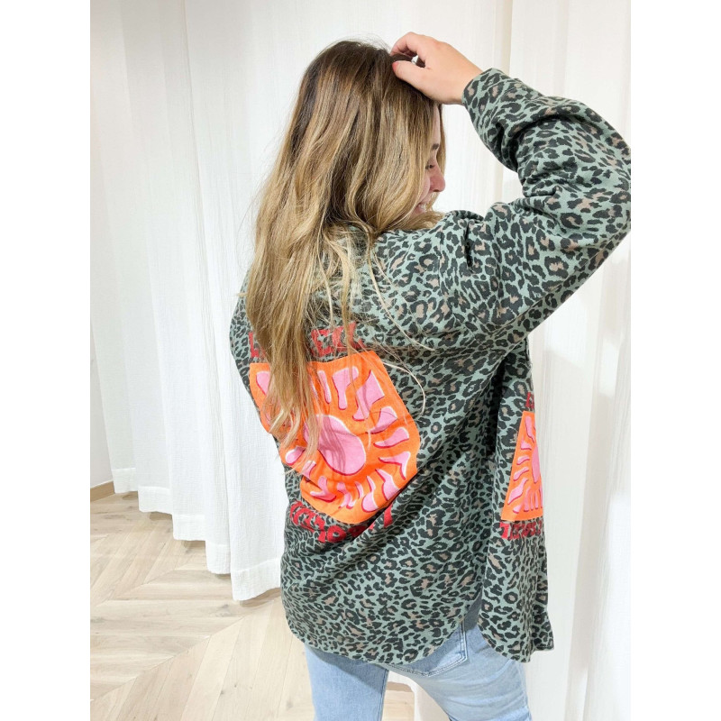 VESTE OVERSIZE TENDANCE LEOPARD KAKI AVEC CARRE LE SOLEIL ROSE ET ORANGE