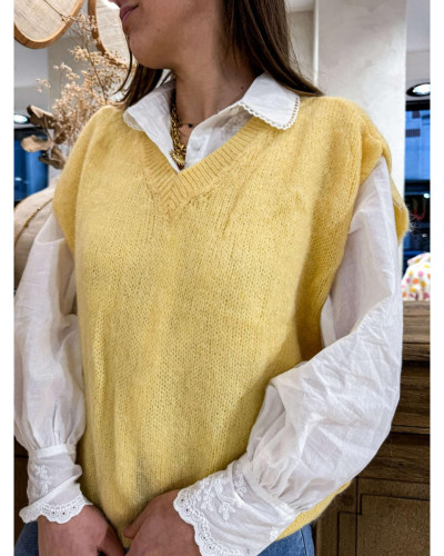 Pull sans manche jaune col V