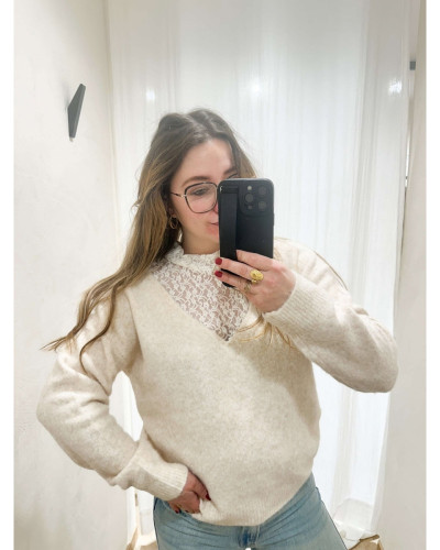 Pull beige col dentelle