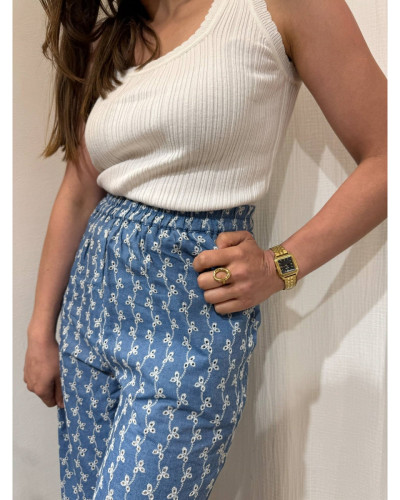Pantalon bleu motif broderie