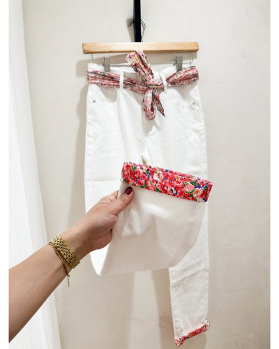 Pantalon blanc bords fleurs