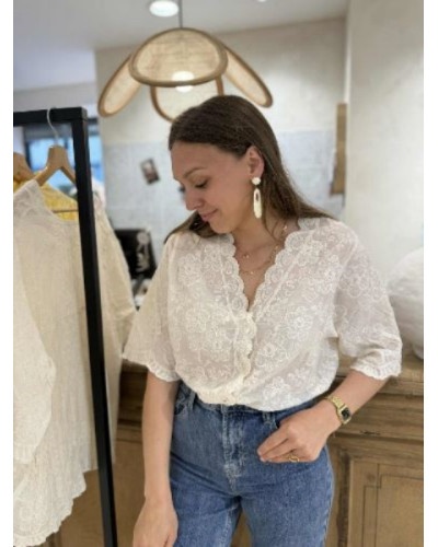 Haut beige brodé