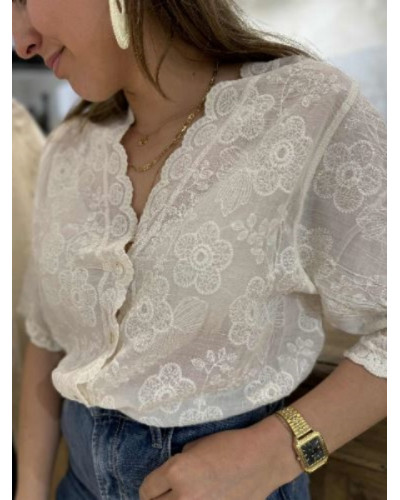 Haut beige brodé