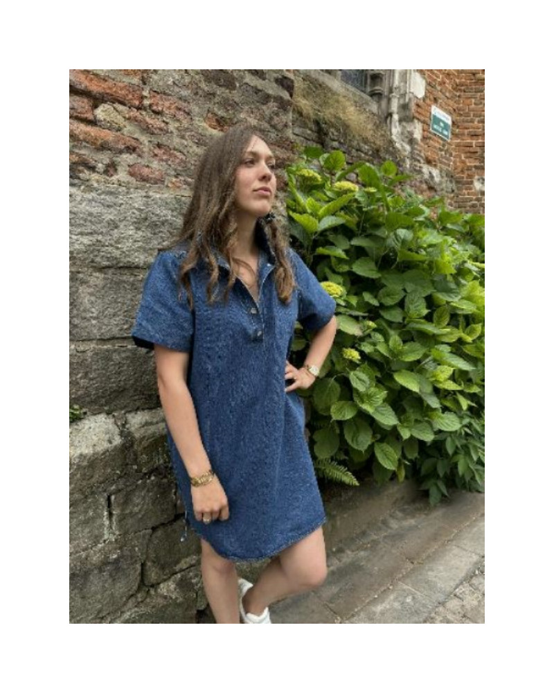 Robe droite denim col montant