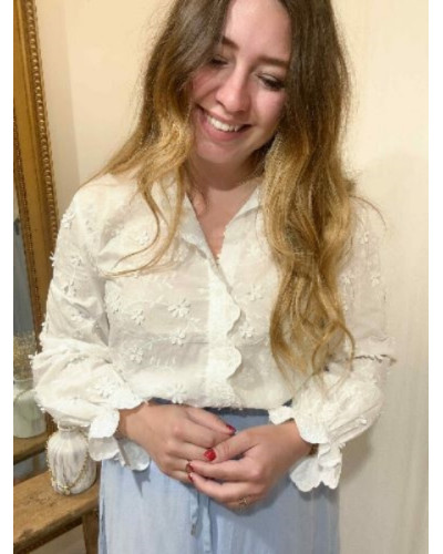 Chemise blanche à broderies