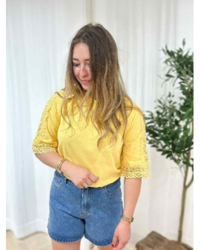 T-shirt manche dentelle jaune