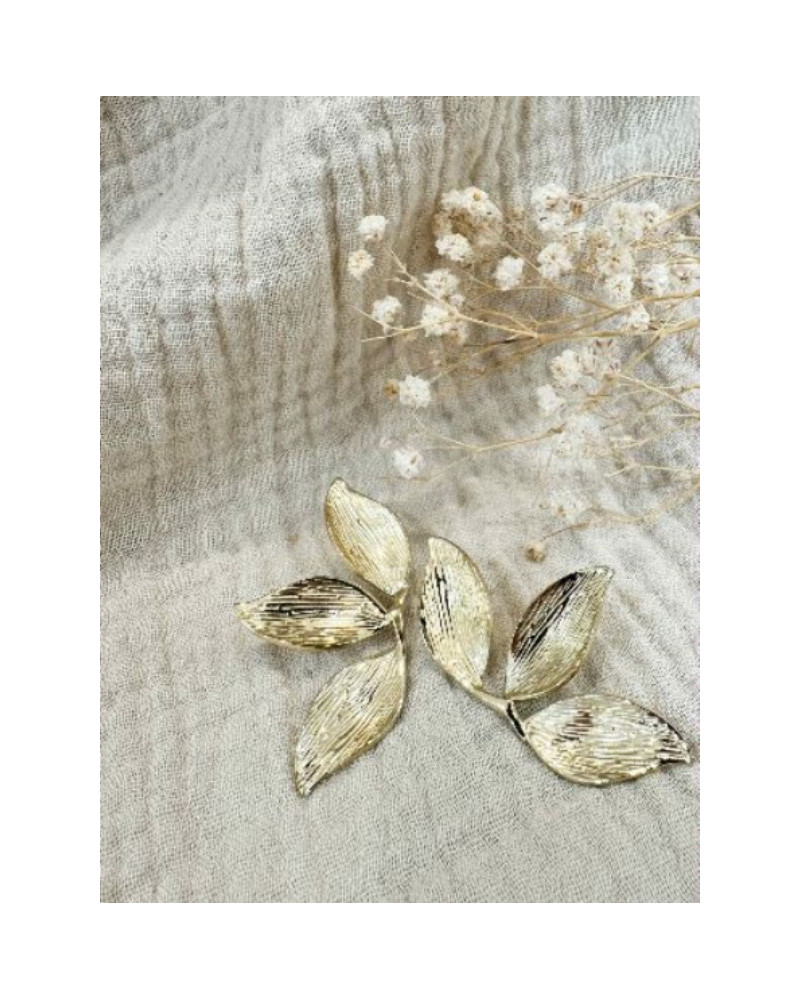 Boucle d'oreille feuille dorée