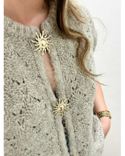 Pull boutons soleil gris clair
