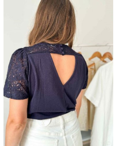 Top bleu à dentelle