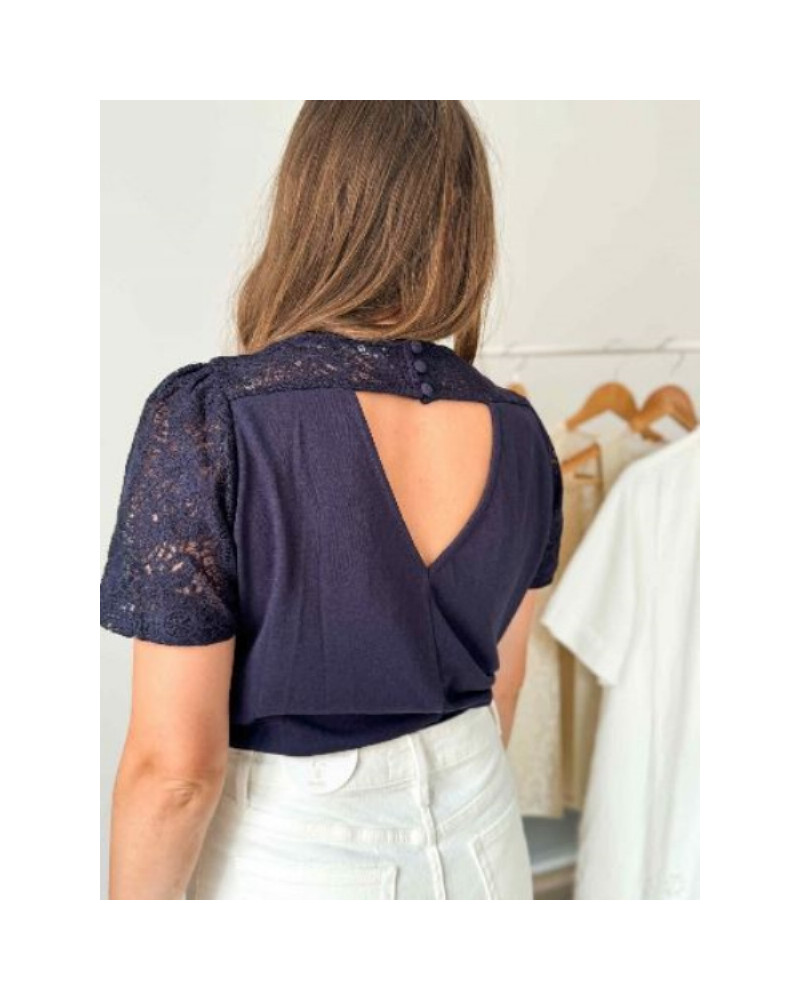 Top bleu à dentelle