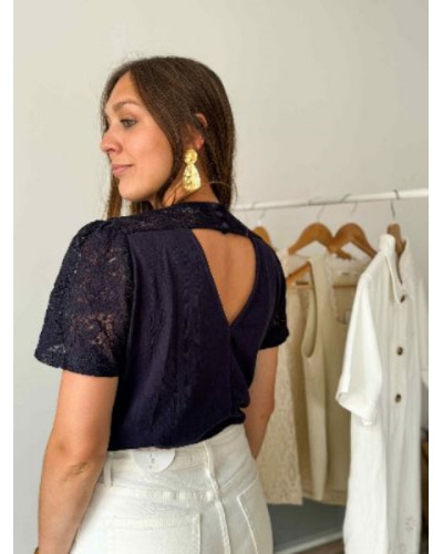 Top bleu à dentelle