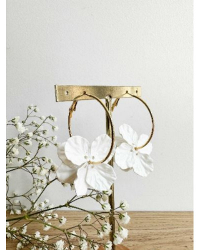Boucles d'oreilles creoles fleurs blanches