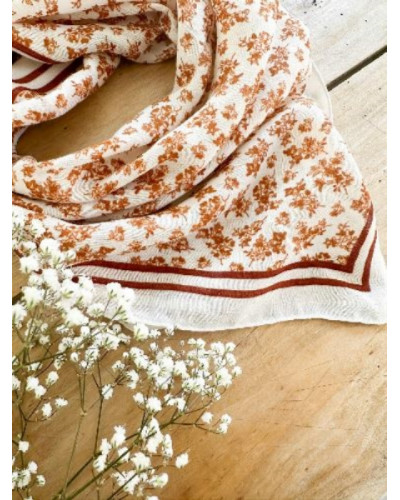 Foulard fleurs camel