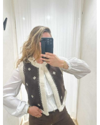 Gilet bouclette café écru brodé