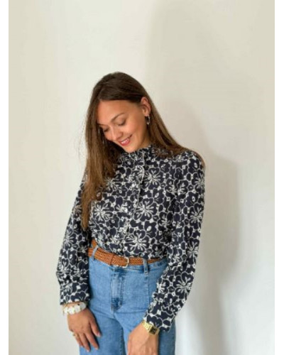 Blouse brodée bleu marine écru
