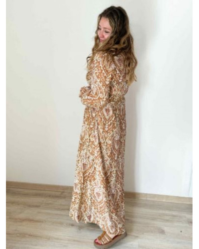 Robe longue taupe imprimé bohème - Tendance automne 2025