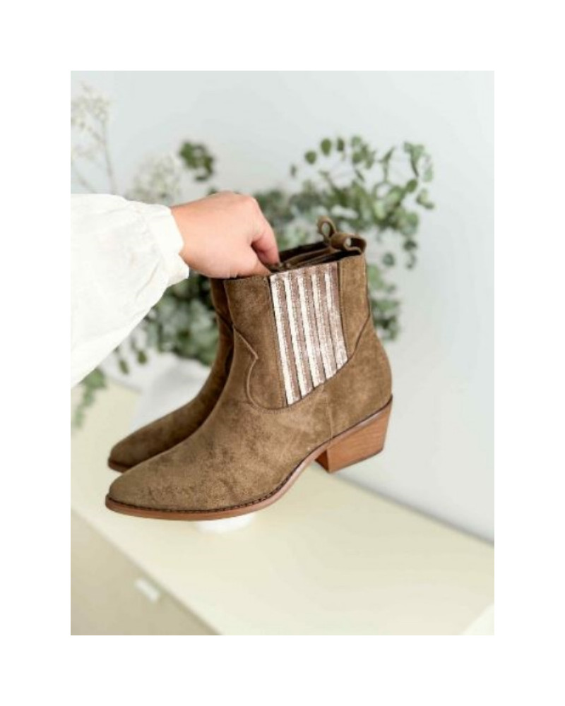 boots kaki