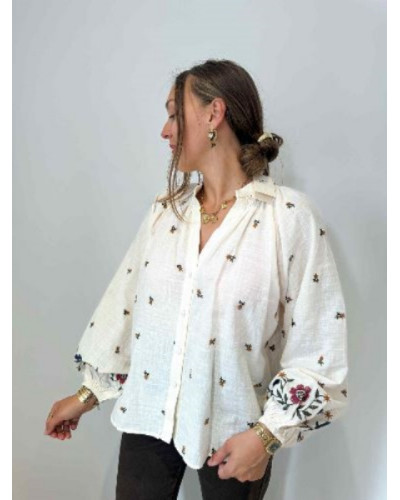Blouse bohème fleurs brodées manche ballon écrue, parfaite pour l'automne !