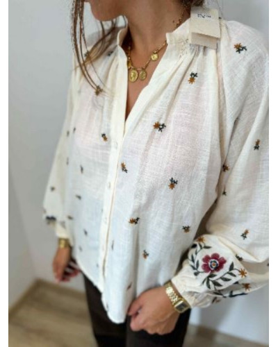 Blouse bohème fleurs brodées manche ballon écrue, parfaite pour l'automne !