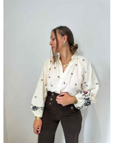 Blouse bohème fleurs brodées manche ballon écrue, parfaite pour l'automne !