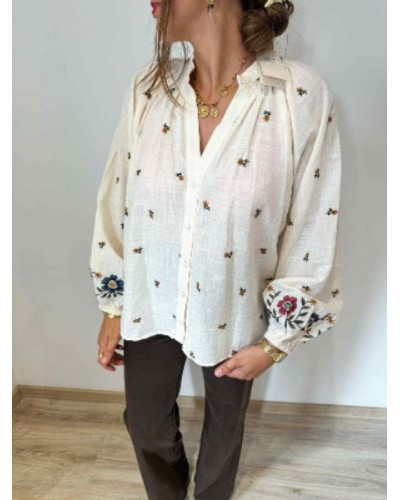 Blouse bohème fleurs brodées manche ballon écrue, parfaite pour l'automne !