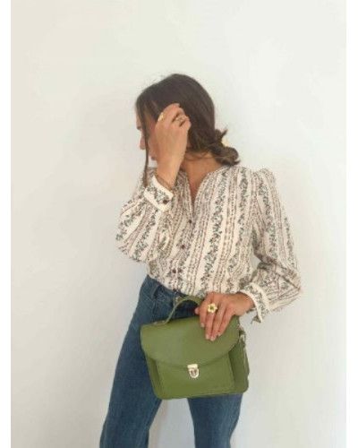 Blouse fleurie vert et bordeau - Les couleurs tendances de l'automne