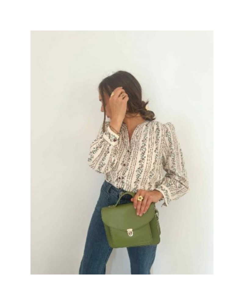 Blouse fleurie vert et bordeau - Les couleurs tendances de l'automne