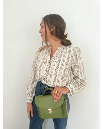 Blouse fleurie vert et bordeau - Les couleurs tendances de l'automne