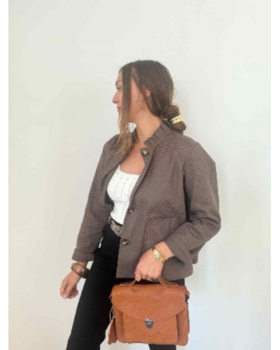Veste marron col montant - Sur chemise tendance de l'automne 2025
