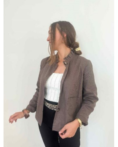 Veste marron col montant - Sur chemise tendance de l'automne 2025
