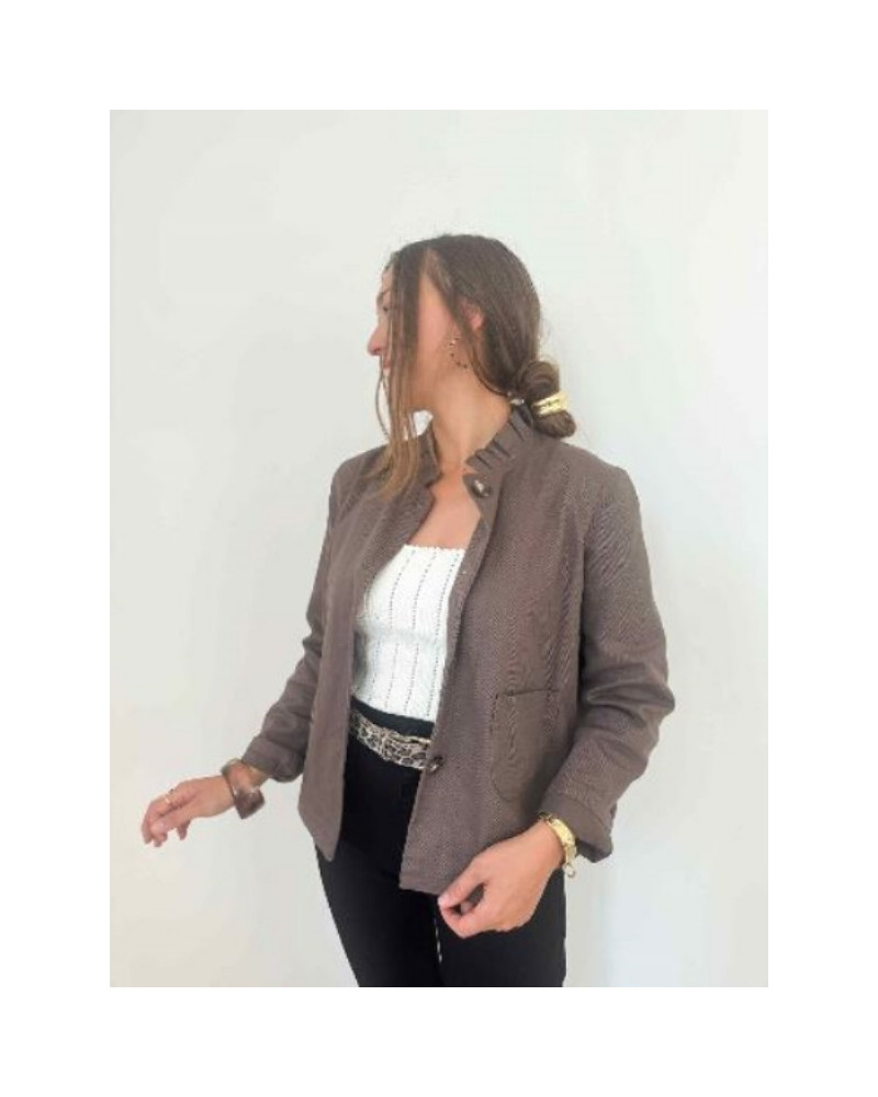 Veste marron col montant - Sur chemise tendance de l'automne 2025
