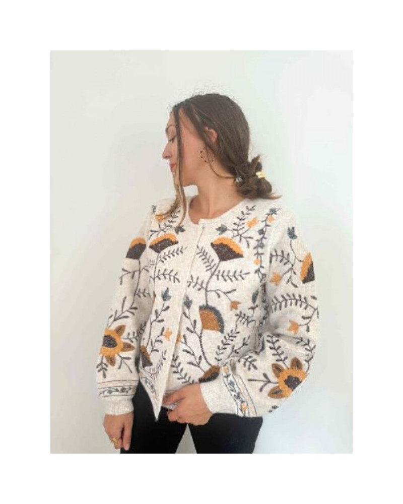 Gilet beige et broderie jaune et marron - Un gilet original et automnal