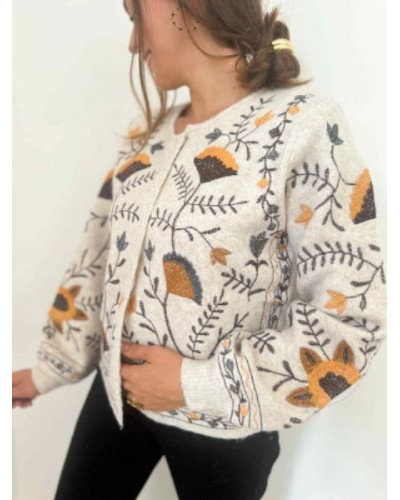 Gilet beige et broderie jaune et marron - Un gilet original et automnal