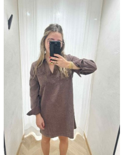 La robe en jean marron : simplicité, style et authenticité