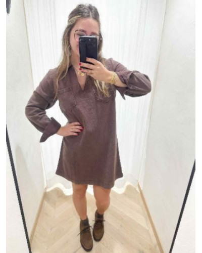 La robe en jean marron : simplicité, style et authenticité