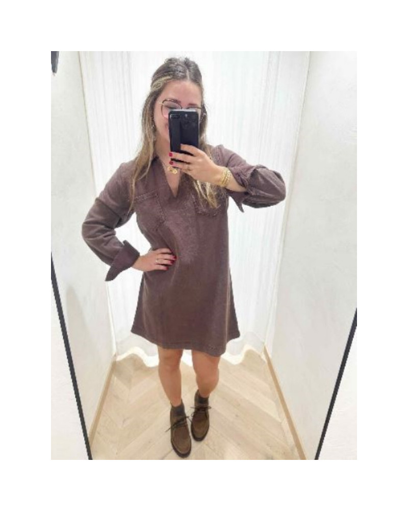 La robe en jean marron : simplicité, style et authenticité