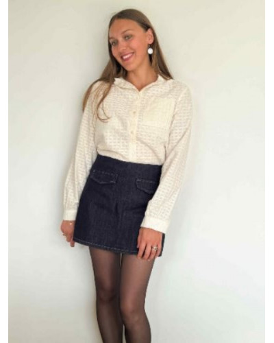 Jupe-short en jean foncé brut ! Le Must-have de la saison.