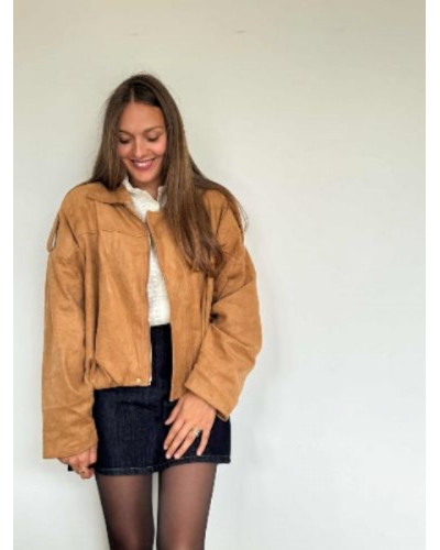Jupe-short en jean foncé brut ! Le Must-have de la saison.