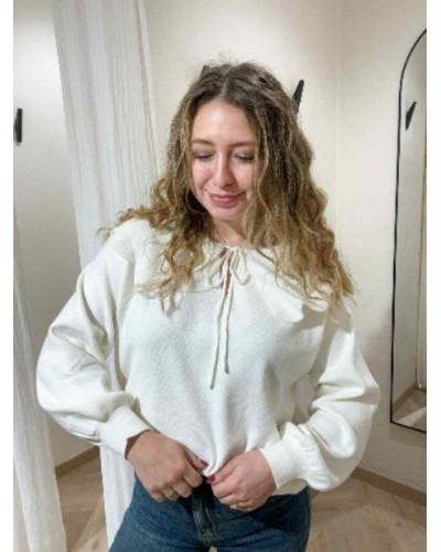 Pull blanc col Claudine – Confort et Élégance intemporelle | L’Atelier de Clémence