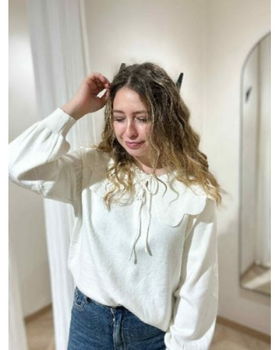 Pull blanc col Claudine – Confort et Élégance intemporelle | L’Atelier de Clémence