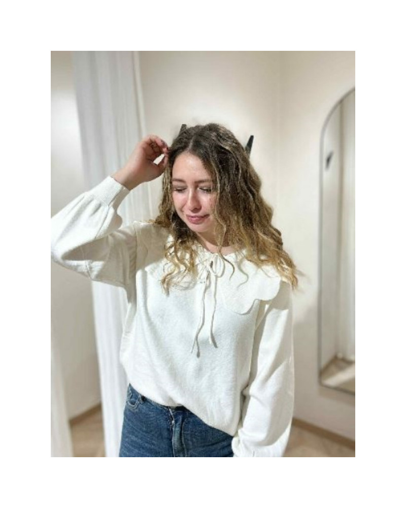 Pull blanc col Claudine – Confort et Élégance intemporelle | L’Atelier de Clémence