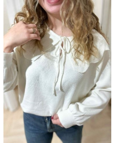 Pull blanc col Claudine – Confort et Élégance intemporelle | L’Atelier de Clémence