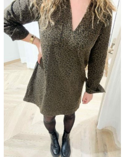 Robe léopard en jean coupe droite – Look tendance et audacieux | L’Atelier de Clémence