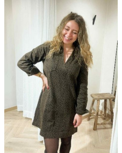 Robe léopard en jean coupe droite – Look tendance et audacieux | L’Atelier de Clémence