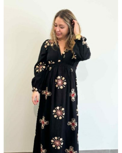 Robe longue noire brodée