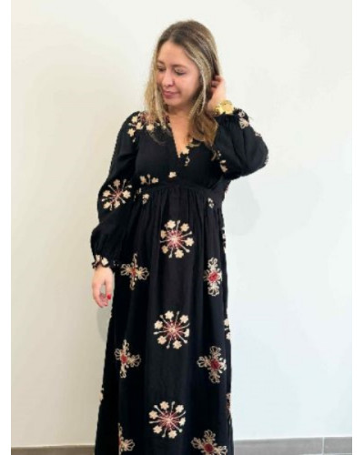 Robe longue noire brodée