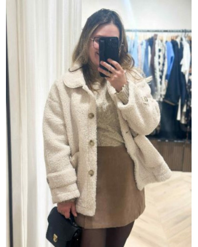 Manteau en moumoute beige – Douceur, chaleur et style assuré